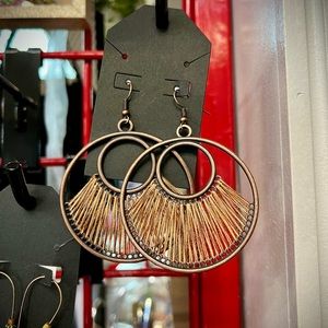 Gorgeous fan woven hoop earrings❤️